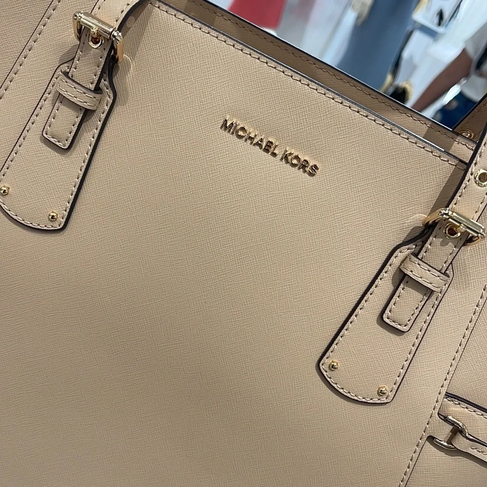 Michael Kors Voyager Saffiano Leather Tote Bag Style#30H1GV6T4T NWT OYSTER